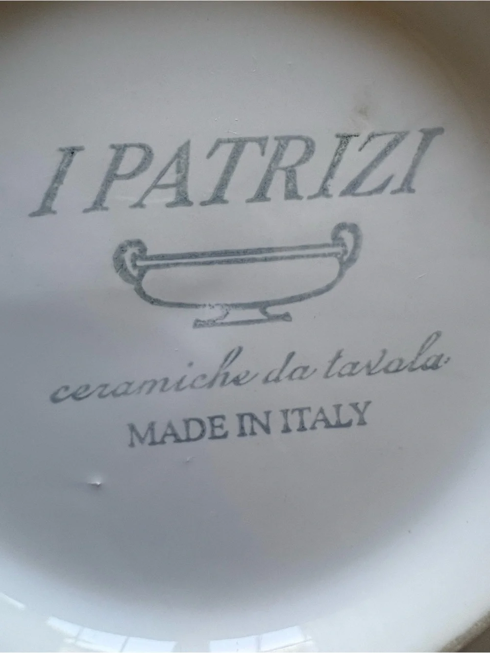 I Patrizi Williams Sonoma Embossed Garlic & Tomato pasta Bowls - Set of 4